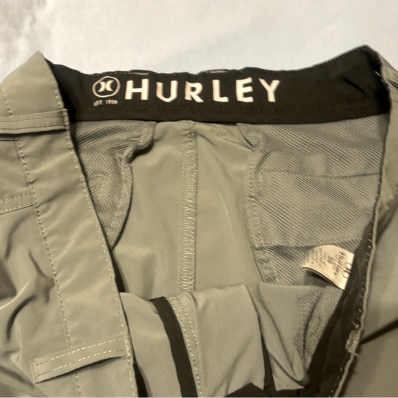 Two Pair of Men’s Hurley Golf Shorts Size 36 Waist in Green and Gray - Picture 8 of 10